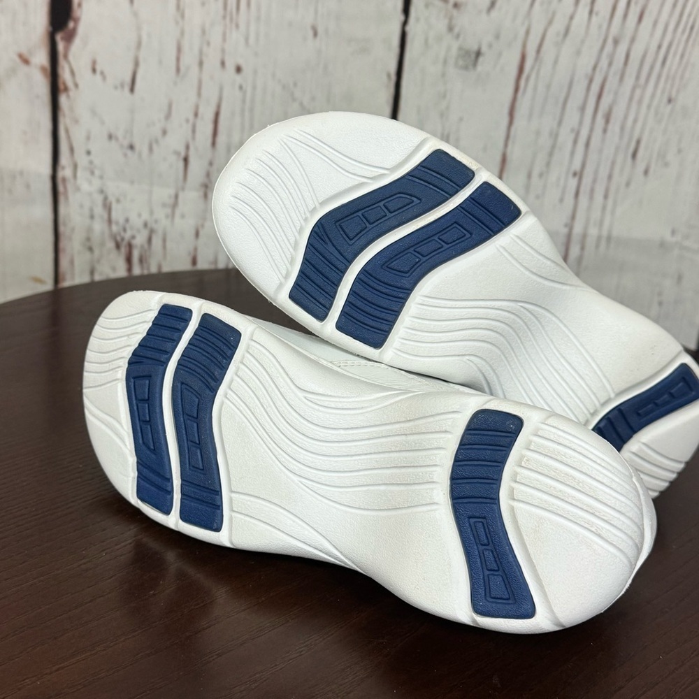 Nurse Mates White Sneakers size 6 EUC - Picture 5 of 14